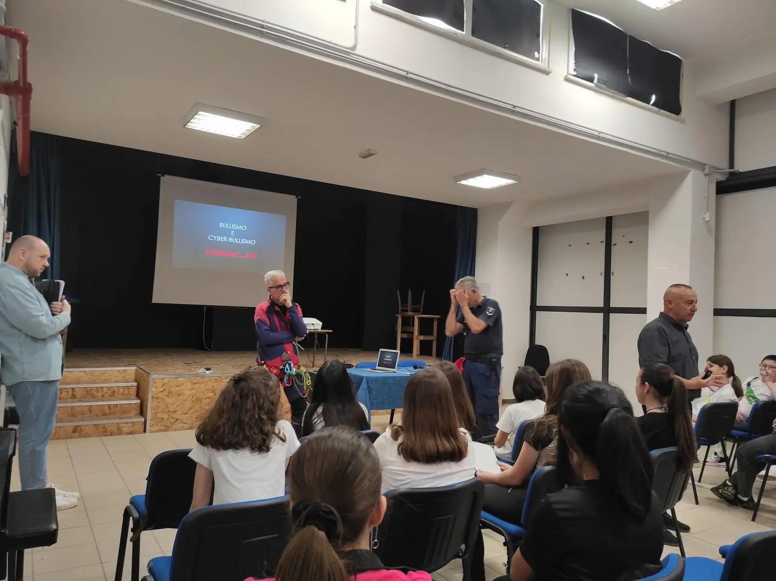 Incontro informativo del Centro Fenice in una scuola