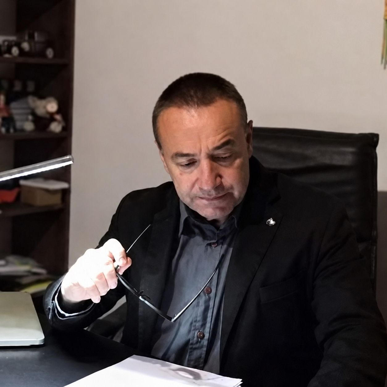 Dott. Gennaro Pirillo nel suo studio